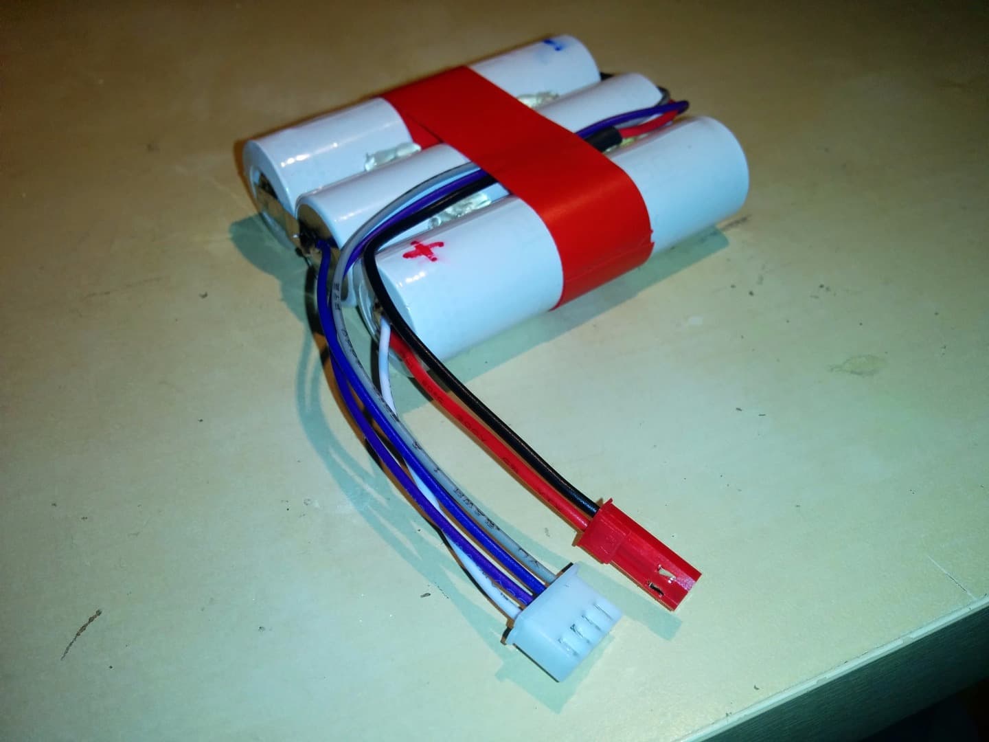 Solder the 4-PIN JST-XH Balance Connector