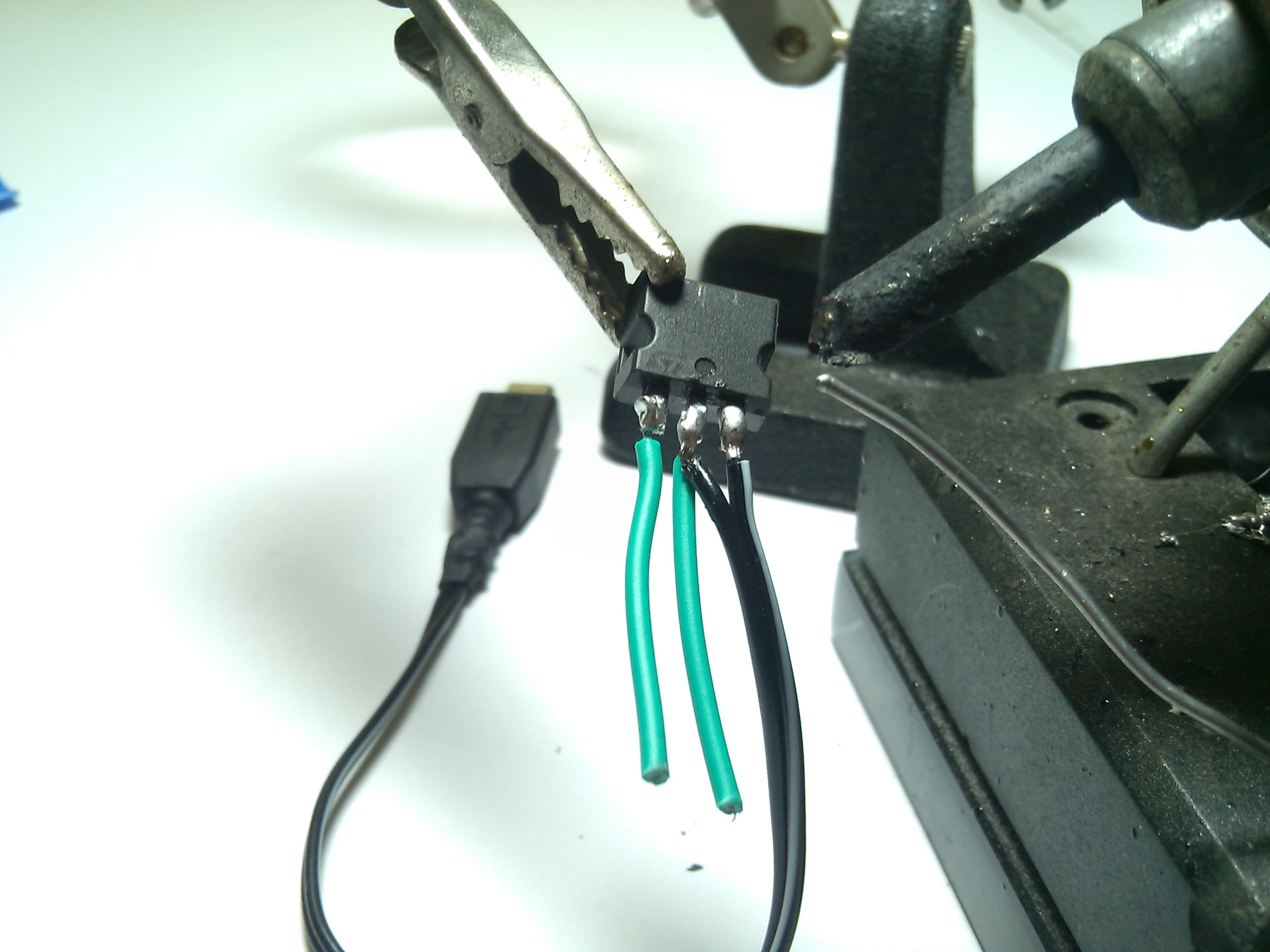 Soldering the 7805 Regulator