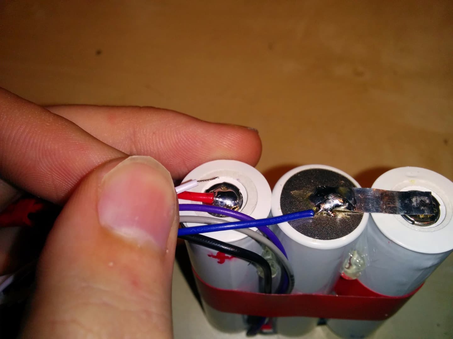 Solder the 4-PIN JST-XH Balance Connector