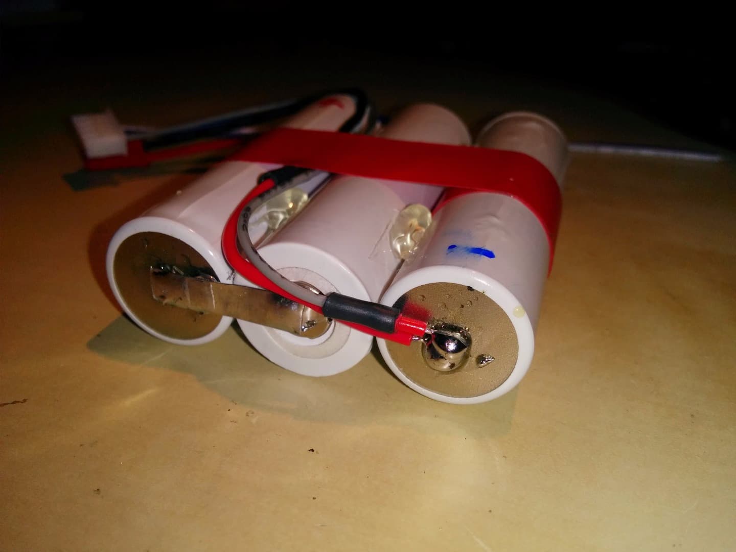 Solder the 4-PIN JST-XH Balance Connector