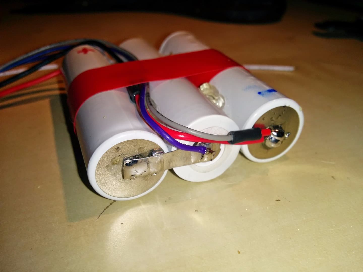 Solder the 4-PIN JST-XH Balance Connector