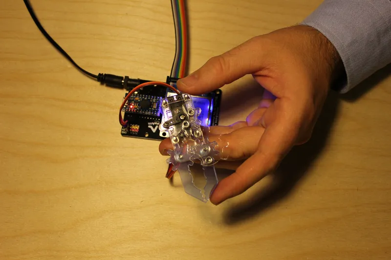 Calibrate All the Servos! Step One Claw