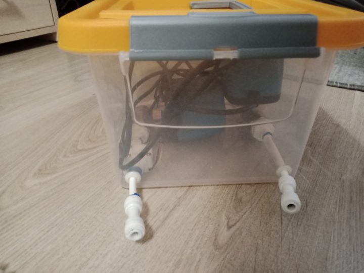 Assembling the manifold block