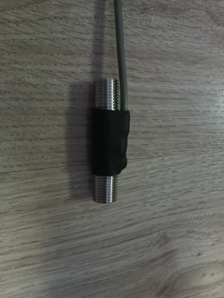 Temperature sensor attached to 1/4 BSP pipe using heat shrink tubing
