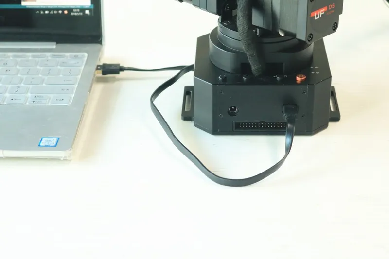 Connect the UARM to PC.