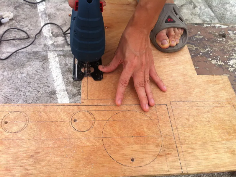 Cutting the Wood (Jigsaw)