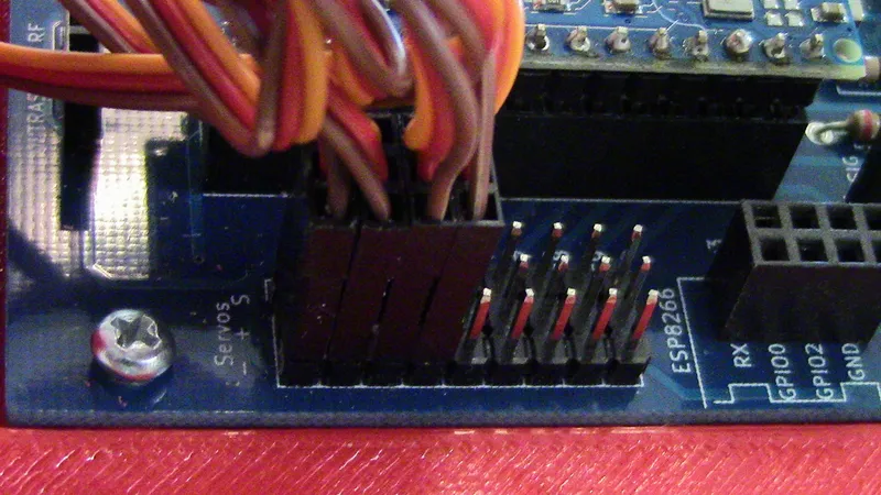 Connect Servos to Board