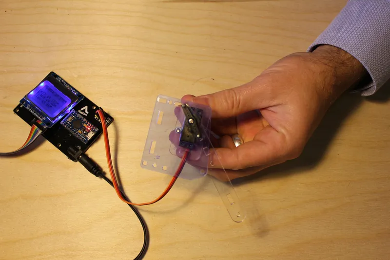 Calibrate All the Servos! Step 3 Right