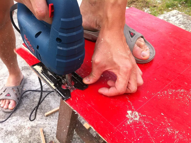 Cutting the Wood (Jigsaw)