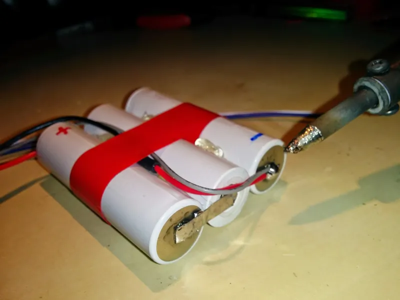 Solder the 4-PIN JST-XH Balance Connector