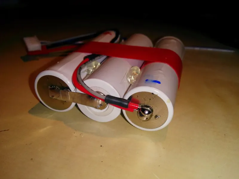 Solder the 4-PIN JST-XH Balance Connector